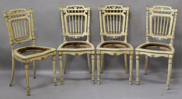 Lotto composto da quattro sedie in legno laccato con particolari dorati, dorsale a colonnina, XIX sec.