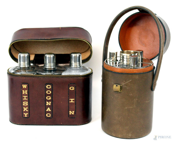 Lotto composto da due custodie contenenti ciascuna tre bottiglie da liquore in materiali diversi, cm h 17, XX secolo, (segni di utilizzo).