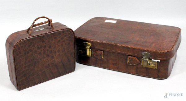 Lotto composto da una valigia ed una valigetta porta set da toeletta, misure max. 14,5x46,5x31,5 cm, anni &#39;60, (difetti nel manico).