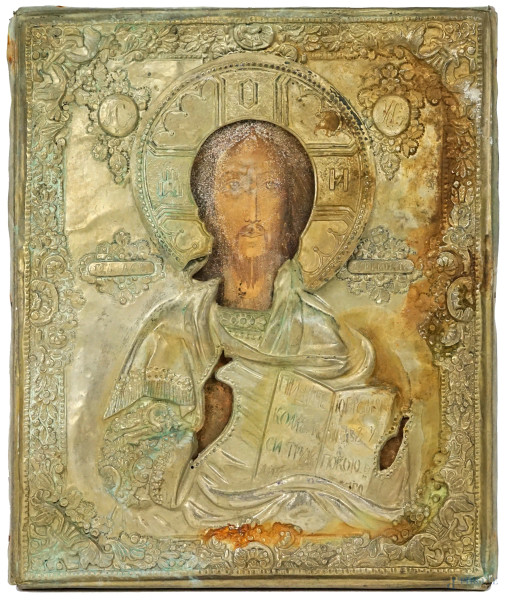 Antica icona russa con riza in metallo dorato raffigurante Cristo benedicente, tempera su tavola, cm 32,5x27,5, (difetti)