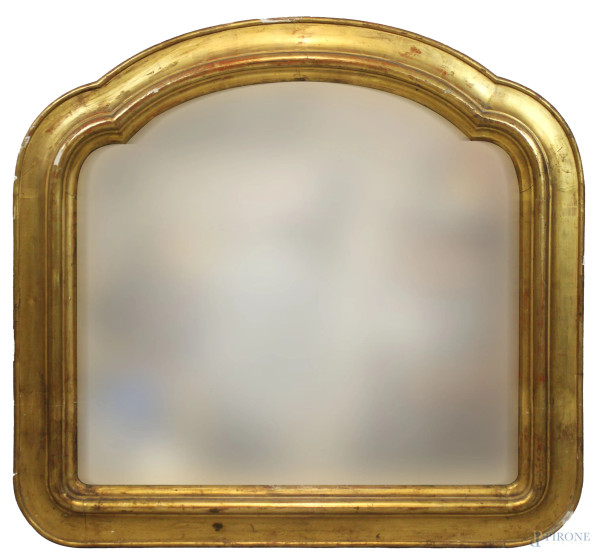 Specchiera di linea sagomata in legno dorato, XIX secolo, cm 101x107, (piccoli difetti)