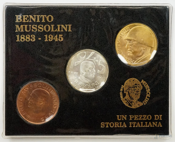 Benito Mussolini  1883-1945 - Un pezzo di storia italiana, tre medaglie in materiali diversi da collezione, diam.cm 3,2