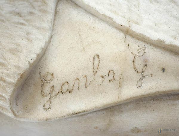 Scultura in marmo bianco rappresentante una baccante, firmata Gamba G., da un modello di Luigi Bi...