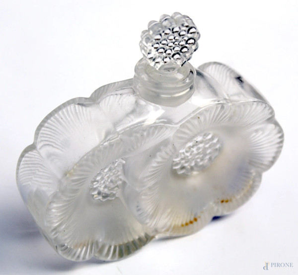 Boccetta portaprofumo in vetro molato, marcato Lalique , h. 9 cm