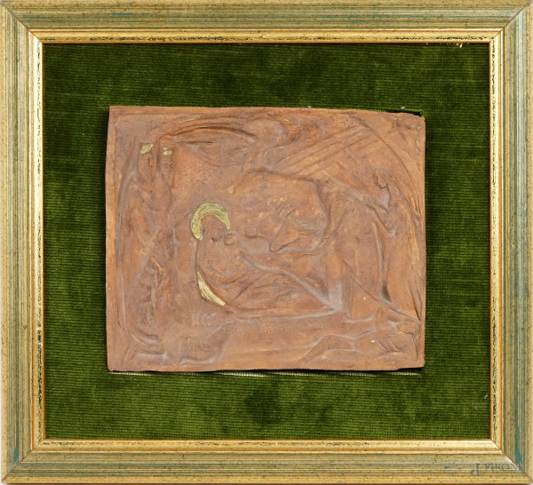 Adorazione dei Magi, placca in terracotta con particolari dorati, cm 14x17, XX secolo, entro cornice.