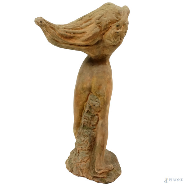 Scultura in terracotta con tracce di policromia raffigurante una figura femminile, siglato alla b...