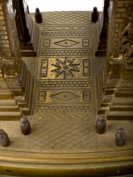 Modello dell'Arco di Trionfo in bronzo massiccio con base in marmo dell'inizio del XX secolo, cm ...