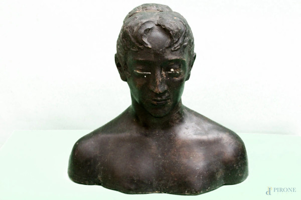 Busto di giovane, scultura in terracotta, anni 40, h. 40 cm.