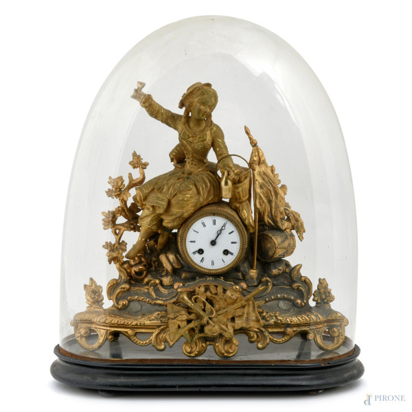 Orologio da tavolo in antimonio dorato con fanciulla seduta su base in legno laccato, XX secolo misure complessive cm 53x46x22, (segni di usura, scalfiture, perdita di doratura, meccanismo da revisionare)
