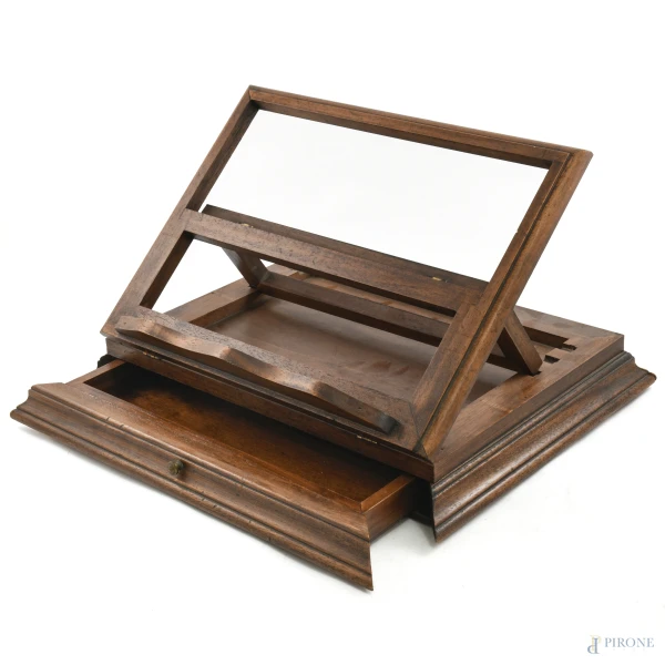 Leggio da tavolo in legno, XX secolo, misure massime cm 26x42x33, (segni di usura, scalfiture, difetti)