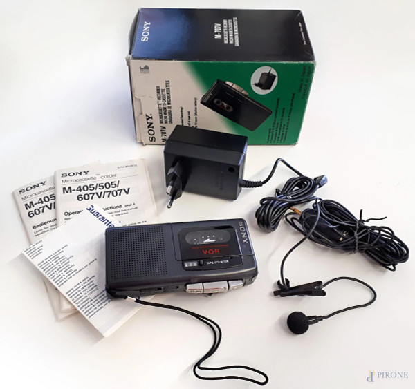 Registratore a microcassette Sony M - 707V, portatile, completo di accessori.