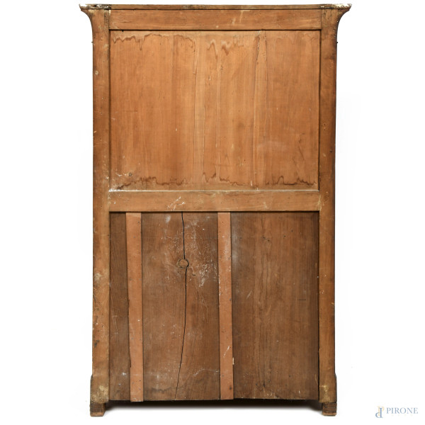 Secretaire impiallacciato in piuma di mogano con copertura apicale in marmo. XIX secolo, cm 167x1...