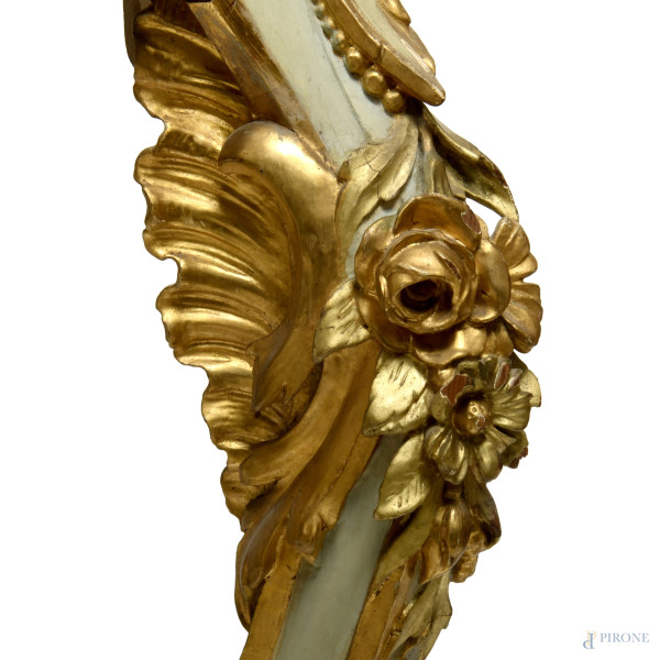 Consolle in legno laccato e dorato con piano in marmo, XIX secolo, cm 96x 130x60, (difetti)