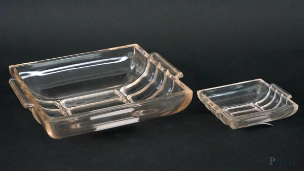 Due centrotavola Art Dèco in cristallo, misure max cm 5,5x22x19,5, (lievi sbeccature)