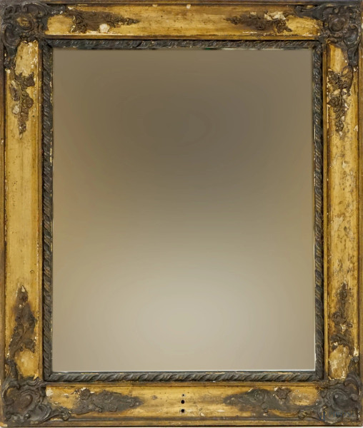Specchiera in legno dorato, misure ingombro cm 61x51, misure specchio cm 48,5x39, (difetti)