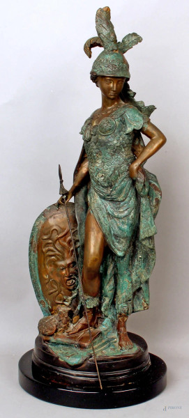 Dea Minerva, scultura in metallo brunito poggiante su base in legno, H 61 cm.