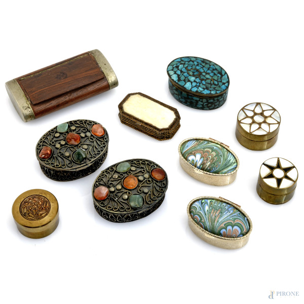 Lotto di dieci scatoline in vari materiali, misure massime cm 9x4,5