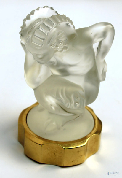 Fauno, scultura in vetro, firmato Lalique France, poggiante su base in metallo dorato, h. 13 cm