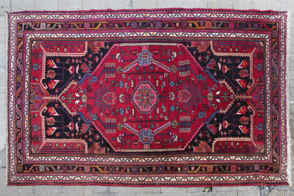 Tappeto persiano, cm 137 x 225.