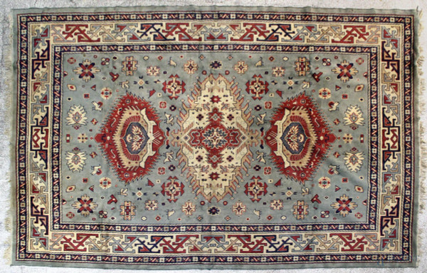 Tappeto persiano, vecchia manifattura, cm 315 x 230.