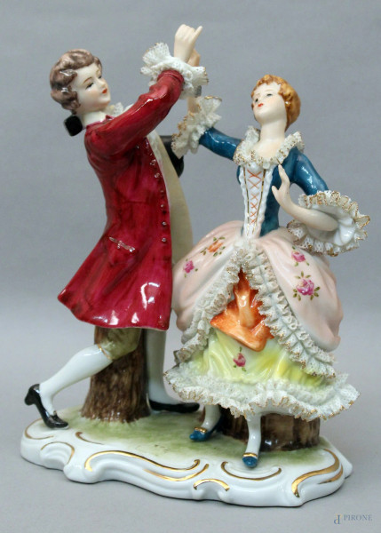 Il ballo, gruppo in porcellana policroma marcata Capodimonte, h cm 24.
