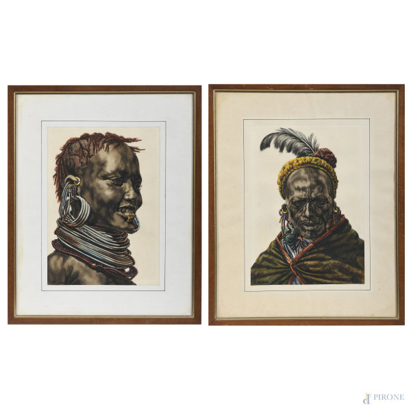 Coppia di ritratti di guerrieri africani, XX secolo, tecnica mista su carta, cm 50x40 compreso passepartout, entro cornice, (segni di usura, ondulazioni della tela)