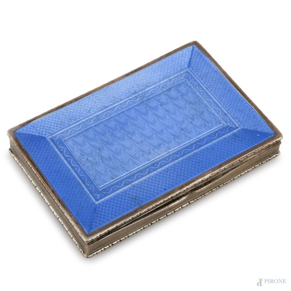 Tabacchiera in argento 925/000 con coperchio a smalto azzurro, XX secolo, cm 1,8x5,5, peso lordo gr 90