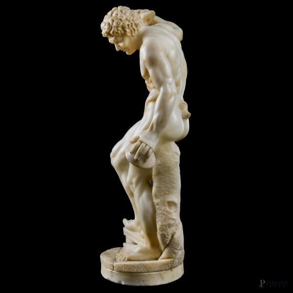 Fauno danzante, XIX secolo, scultura in alabastro, altezza cm 62, (scalfiture, rotture, restauri)