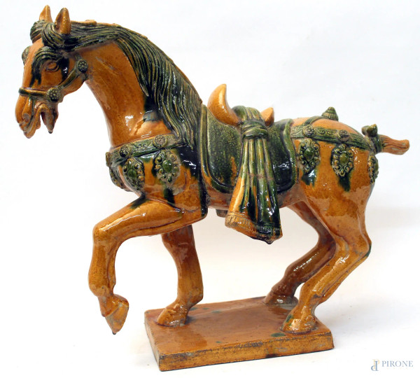 Cavallo, scultura in maiolica dipinta e smaltata, cm 44x52, primi &#39;900.