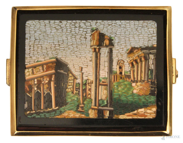 Micromosaico a soggetto di Roma antica, rivestito in oro 18 kt, cm 6 x 4,5.