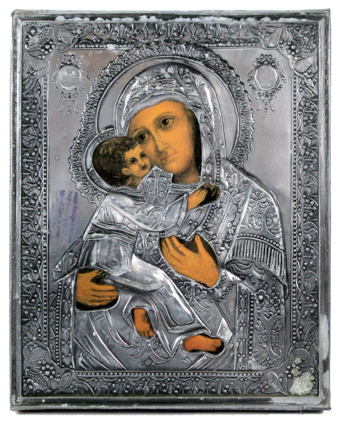 Icona raffigurante Madonna con Bambino con riza in metallo argentato, cm 23x18,5x2, XX secolo, (difetti).