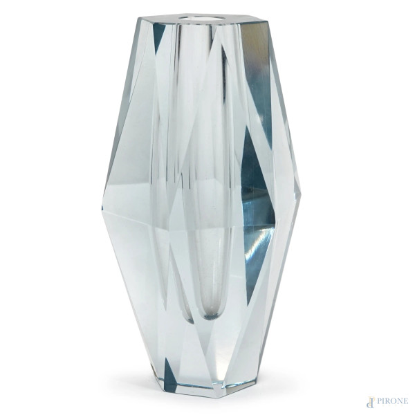 Vaso in vetro "Diamante", XX secolo, firmato sotto la base "Strömbergshyttan B 900", altezza cm 22,2