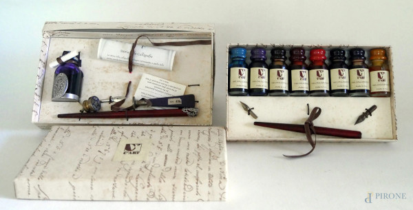 Set per calligrafia con pennini, timbro e inchiostro in confezione originale, con garanzia.