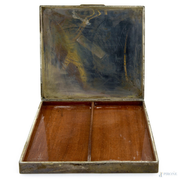 Portasigari in legno rivestito in argento, XX secolo, cm 2x18,5x18,5