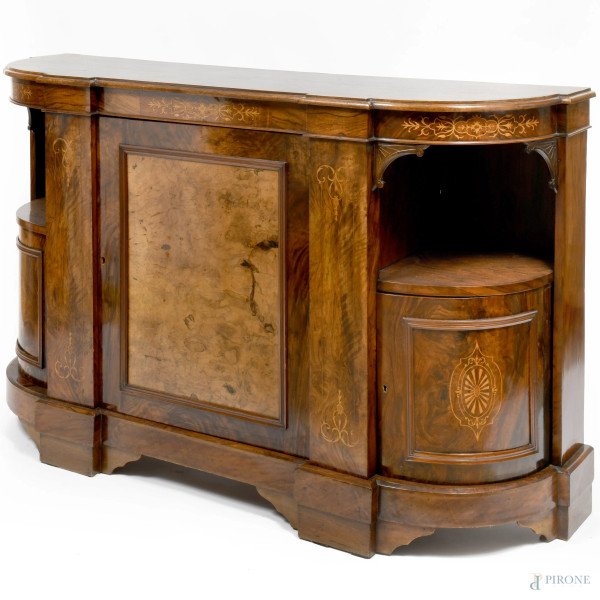 Servante in noce e radica con intarsi a motivi floreali e stemmi. Sportello centrale fiancheggiat...
