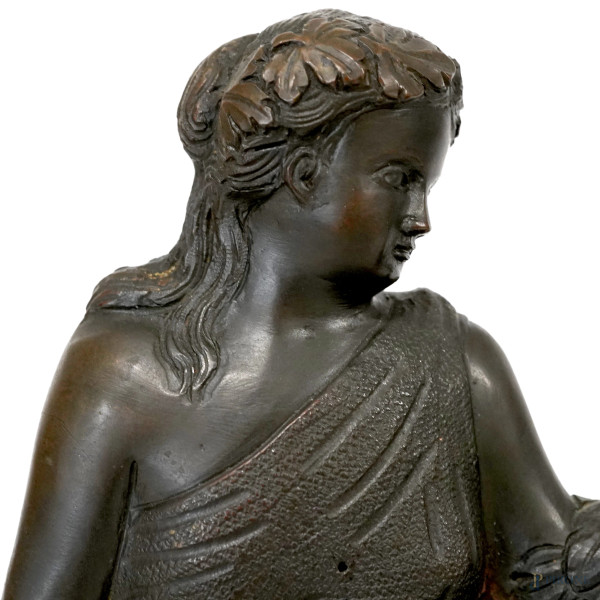 Allegoria con putto, bronzo su base lignea, XX secolo, cm 26x38x10, (difetti)