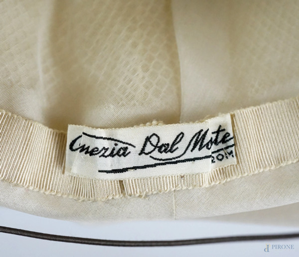 Lotto di sette cappelli vintage, misure max cm 45x20, (difetti)