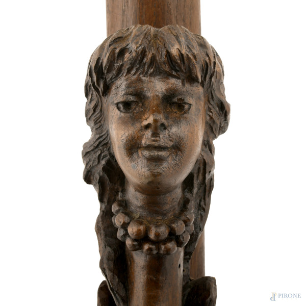 Polena con figura femminile in legno intagliato, XIX secolo, cm 51x41, (difetti)