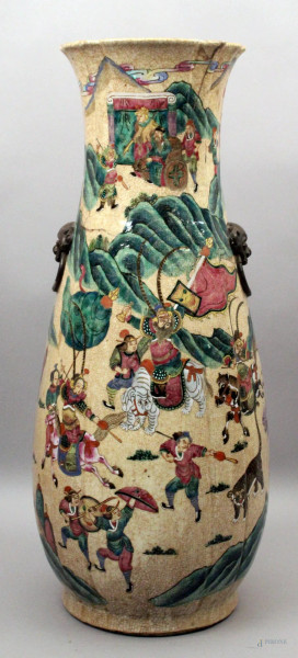 Vaso in maiolica a decoro di scene di guerrieri, Arte orientale, H 63 cm, restauri e difetti.