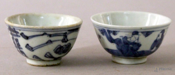 Coppia di tazzine in porcellana bianco blu, Cina Primi 900, h. 3,5 cm. - diametro 6,5 cm.