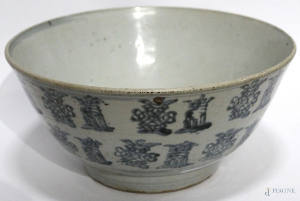 Centrotavola in porcellana con decori, Cina primi 900, h. 12, diam, 25,5 cm