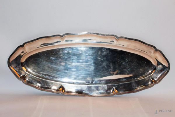 Vassoio in metallo argentato marcato Cristofle, 70x28 cm.