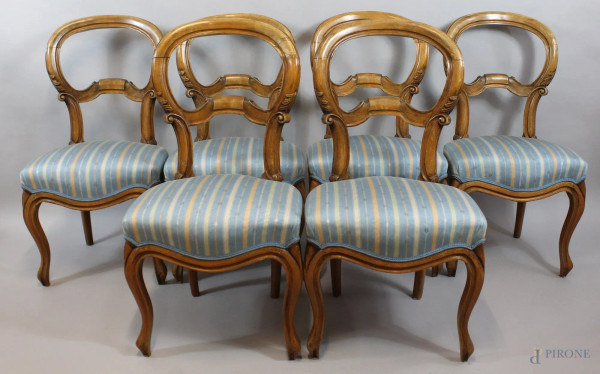 Lotto composto da sei sedie in noce con sedile in stoffa rigata, XIX secolo.