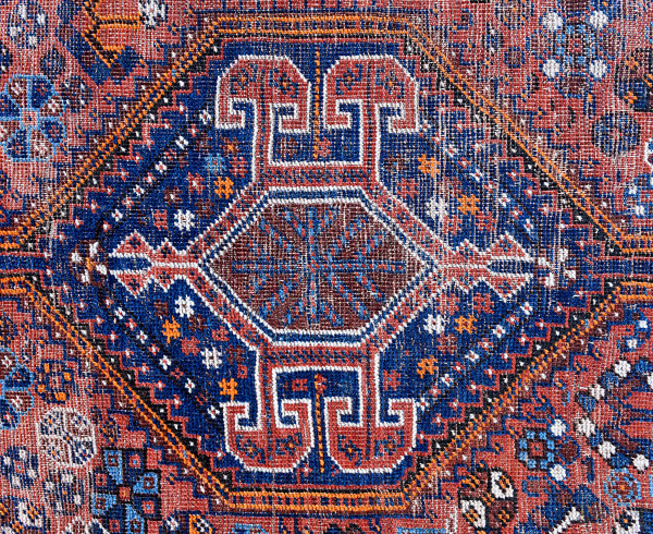 Tappeto persiano, cm 211x174, (usura del tempo, lievi difetti)