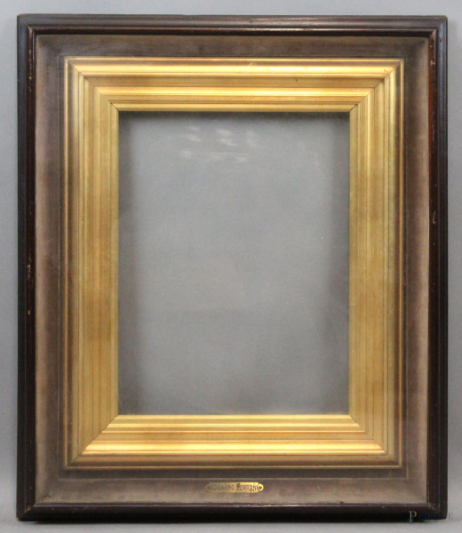 Cornice in legno con particolari dorati, misure ingombro cm. 68x58, luce cm. 34,5x45.