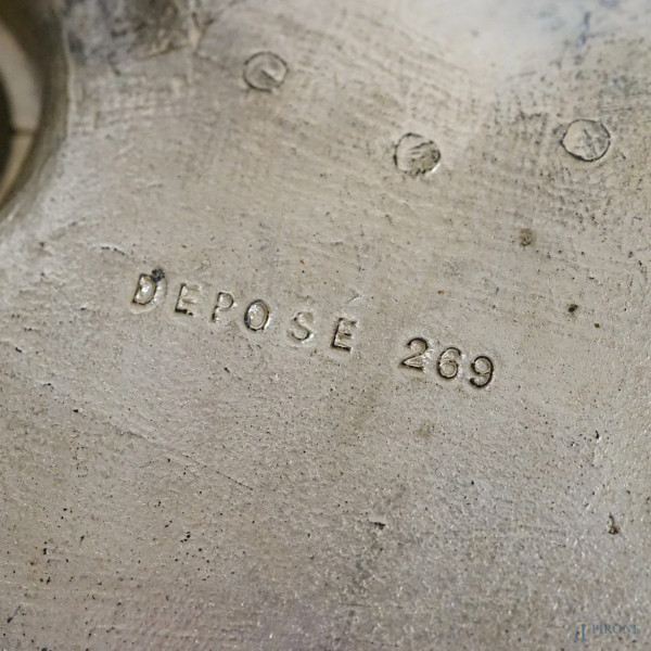 Calamaio Art Nouveau in metallo dorato cesellato, Francia, fine XIX secolo, 23x18