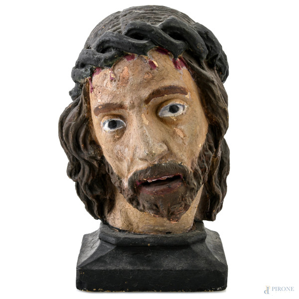 Testa di Cristo, XX secolo, gesso dipinto, altezza cm 28, (segni di usura, cadute di colore, difetti, scalfiture)