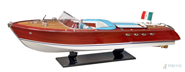 Modello di motoscafo da collezione Riva Aquarama, replica del motoscafo Riva Aquarama costruito in 508 ore con materiali pregiati, riprodotto fedelmente nei minimi particolari, lunghezza 178 cm.