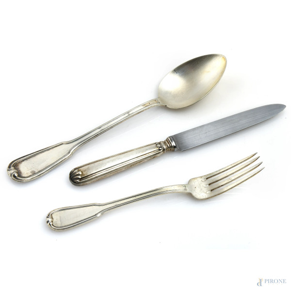 Servizio di posate in argento 800/000, peso complessivo al netto dei coltelli gr 1970,composto da...