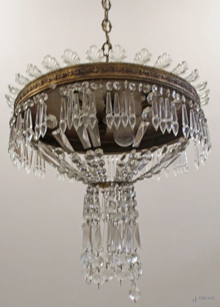 Lampadario in metallo con pendenti gocce in vetro